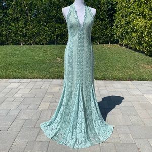 Beautiful Tadashi gown - embellished and laced - Size 4